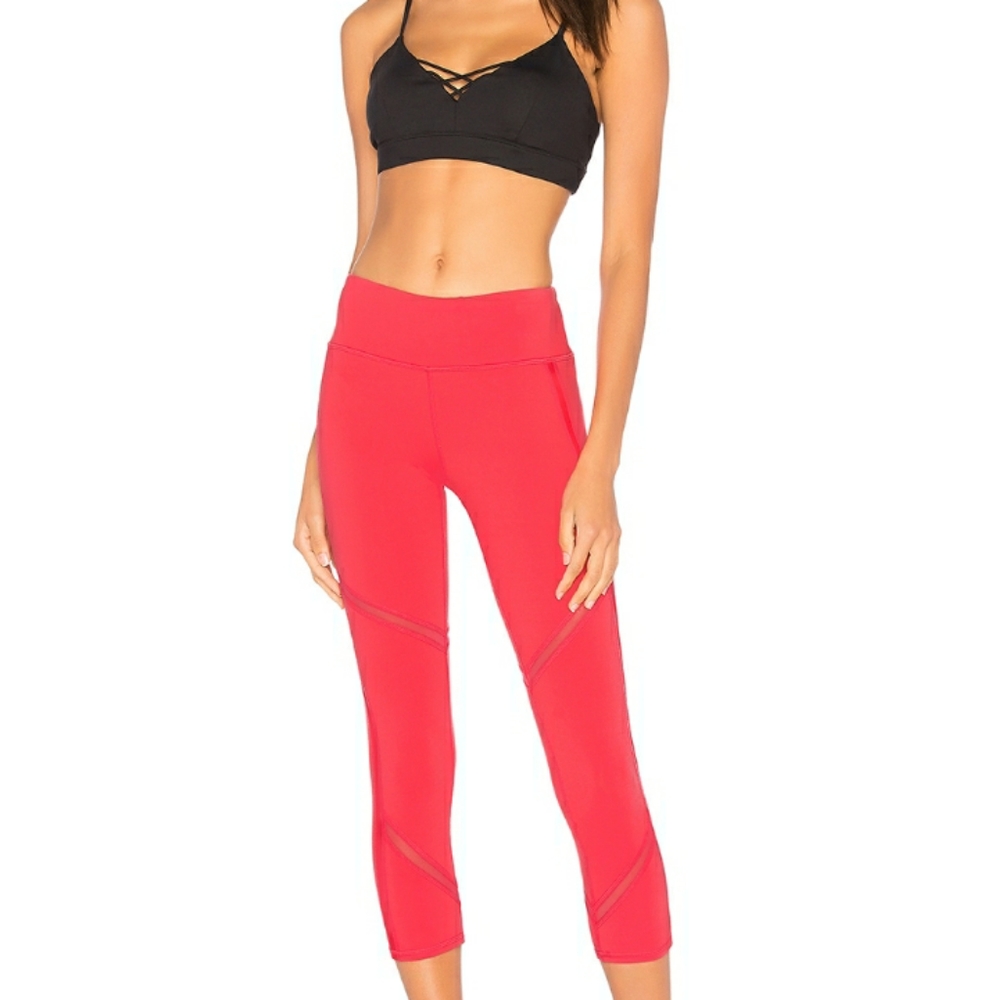 Alo Yoga Continuity Capri in Rich Peony, xs